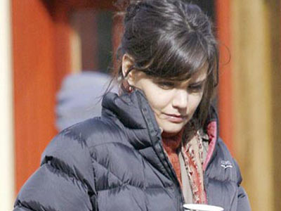 Xe chở Katie Holmes bốc cháy