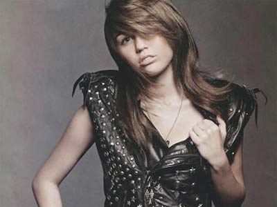 Miley Cyrus ngẩn ngơ với phim Titanic