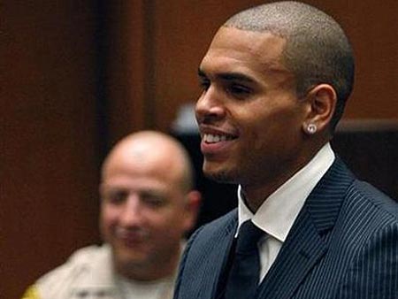 Ca sĩ Chris Brown nhận lời khen từ tòa án