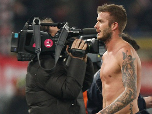 Beckham khoe hình xăm “tươi mát”