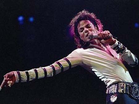 Michael Jackson qua đời vẫn kiếm tiền