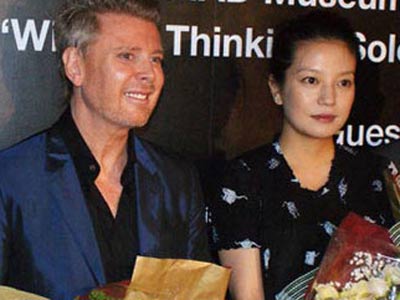 Triệu Vy lộ diện sau sinh