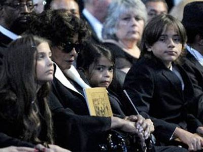 Con của Michael Jackson làm phim