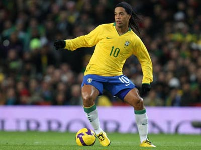 Ronaldinho “tái xuất” trong màu áo tuyển Brazil