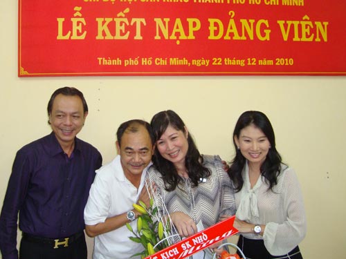 NSƯT Hồng Vân vào Đảng