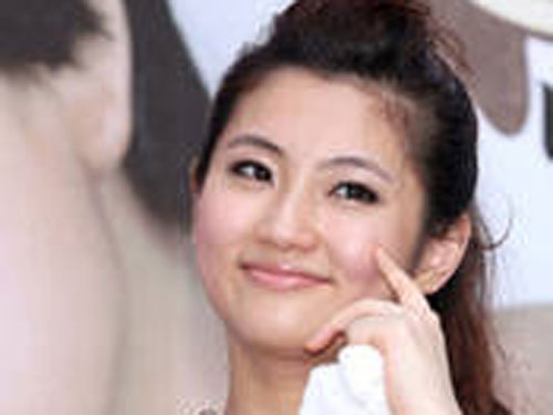 Selina Jen bật khóc khi nhìn váy cưới