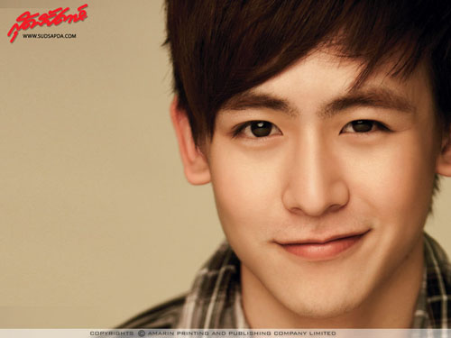 Nichkhun 2PM trở thành nam sinh điển trai trên màn ảnh Hàn