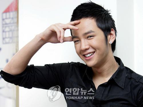 Jang Geun Suk đòi giảm cân dù gầy nhom