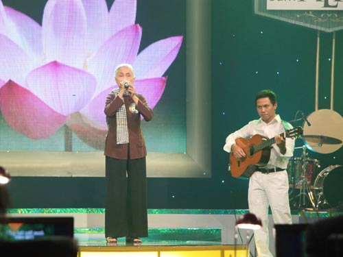 Cuộc thi Tiếng hát mãi xanh: Thí sinh Lê Thị Nhung được yêu thích nhất