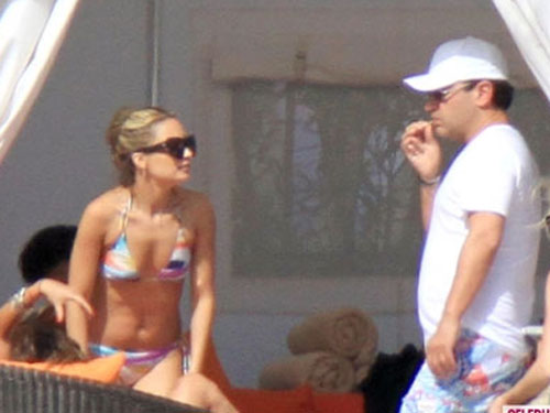 Nicole Richie khoe đường cong