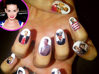 Katy Perry và bộ móng Hoàng gia