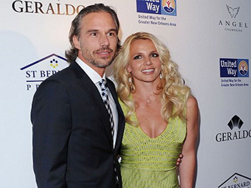 "Người cũ" đòi Britney Spears kiểm tra lại thần kinh