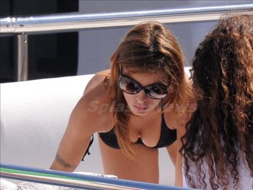 Elisabetta Canalis khoe dáng trên du thuyền
