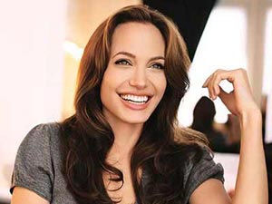Angelina Jolie hoàn thành phim đầu tay