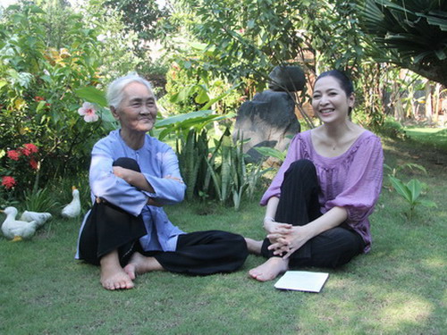 Cụ Lê Thị Nhung lên talkshow "Đời vẫn đẹp sao"