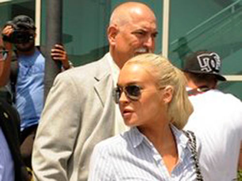 Lindsay Lohan thoát tội