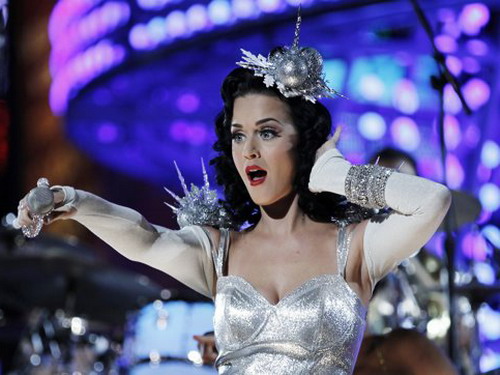 Bị ngộ độc thức ăn, Katy Perry hủy buổi diễn