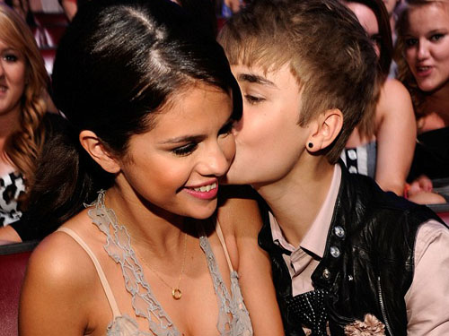 Justin Bieber, Selena Gomez thắng lớn tại “Teen Choice Awards” 2011