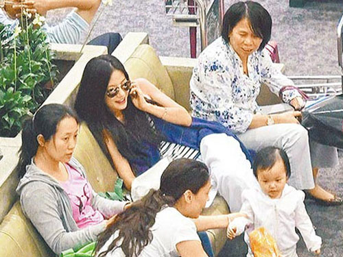 “Én nhỏ” hạnh phúc bên chồng con