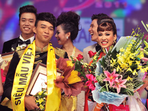 Vũ Mạnh Hiệp - Vương Thu Phương đoạt giải Vàng Siêu mẫu 2011