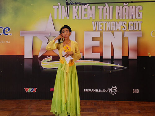 Tìm kiếm tài năng Việt: Sốc với thí sinh giả gái diễn hai vai