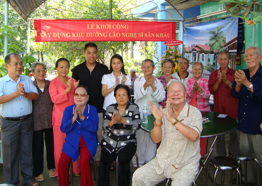 Cẩm Ly góp tiền xây nhà cho nghệ sĩ nghèo