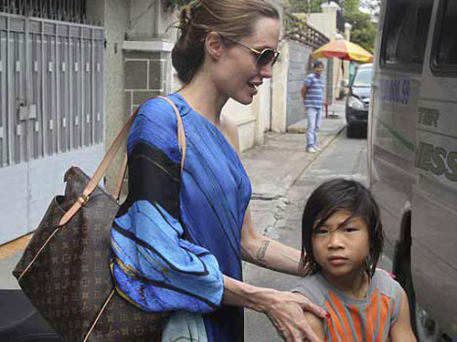 Gia đình Jolie-Pitt tổ chức sinh nhật Pax Thiên tại quê nhà
