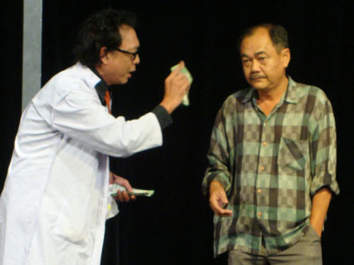NSƯT Việt Anh làm “kẻ trộm”