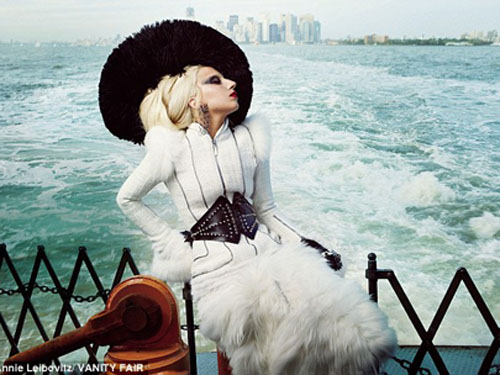 Lady Gaga nude trên tạp chí
