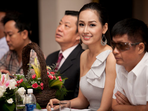 Mai Phương Thúy tự tin ngồi "ghế nóng"
