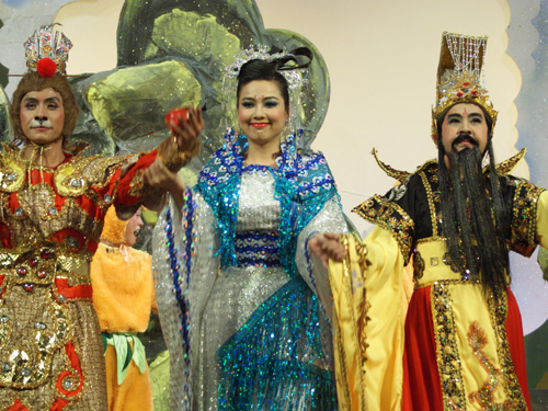 Lê Khánh hóa chị Hằng đêm Giáng sinh