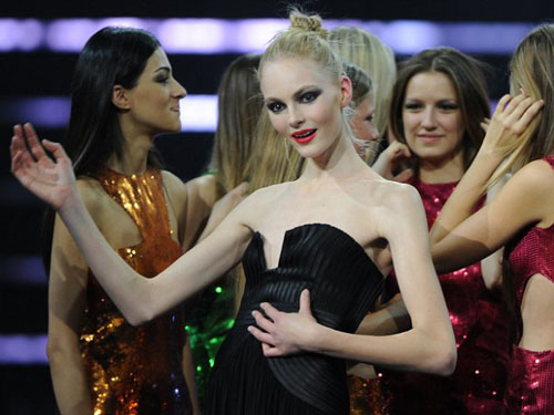 Người mẫu đăng quang Elite Model Look bị chê "mỏng dính"