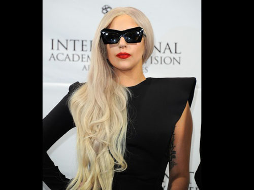 Lady Gaga “nghiền nát” các đối thủ âm nhạc