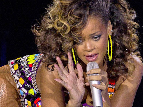 Rihanna giận sôi vì bị phân biệt chủng tộc