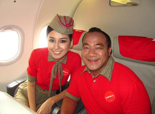 Mai Phương Thúy thành tiếp viên hàng không