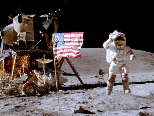 Năm 2024, hãy điều tra với chúng tôi về lá cờ mất tích trên mặt trăng, một câu chuyện mà vẫn còn là một bí ẩn cho con người. Sự tò mò và khao khát khám phá sẽ đưa bạn đến những hình ảnh đầy ấn tượng của vũ trụ.