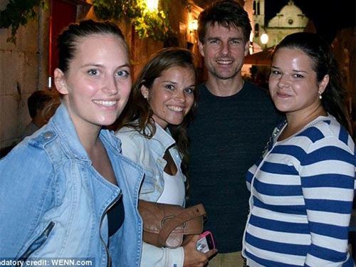 Tom Cruise giải sầu hậu ly hôn