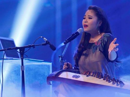 "Cô gái ca trù" vào thẳng chung kết tài năng Việt