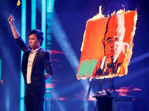 Thí sinh “đốt lửa” vẽ Huy Tuấn vào chung kết tài năng Việt