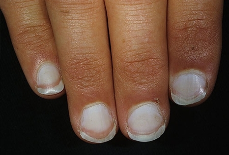 Tham khảo 100 kiểu nail ombre sành điệu cho dịp Tết năm nay