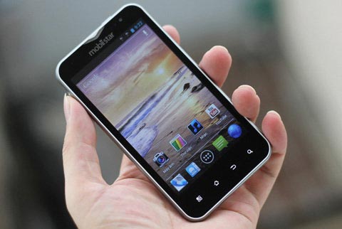 Smartphone 4,3 inch chạy Android 4.0 giá 3,6 triệu đồng