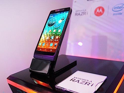 Motorola công bố RAZR i với chíp Medfield 2GHz đầu tiên