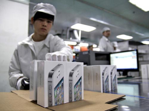 Công nhân sản xuất iPhone 5 tại Foxconn đình công