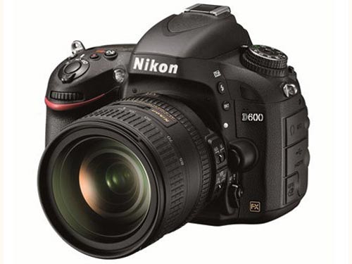 Nikon D600 giảm giá 100 USD