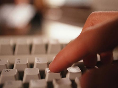 “Dụ” người dùng click vào tên miền hấp dẫn rồi lừa tiền