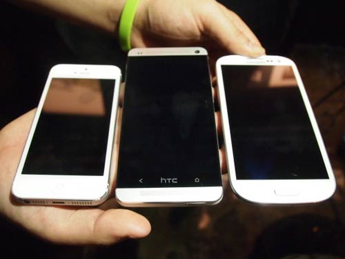 HTC One so kè tính năng cùng iPhone 5 và Galaxy S3