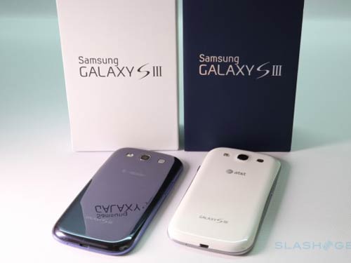 Samsung Galaxy S IV có thiết kế vỏ nhựa