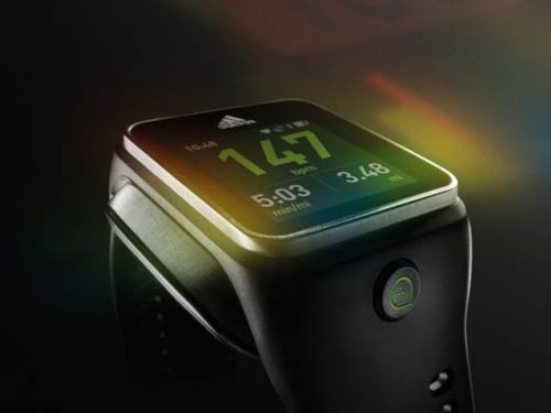 Adidas cũng cho ra mắt smartwatch