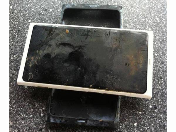 Lumia 800 vẫn sống sau 3,5 tháng dưới nước