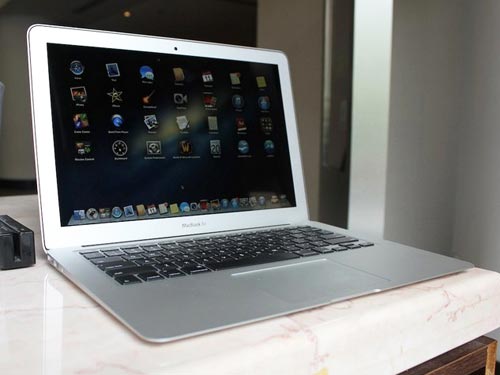 MacBook Air 2013 vẫn dính lỗi mờ màn hình